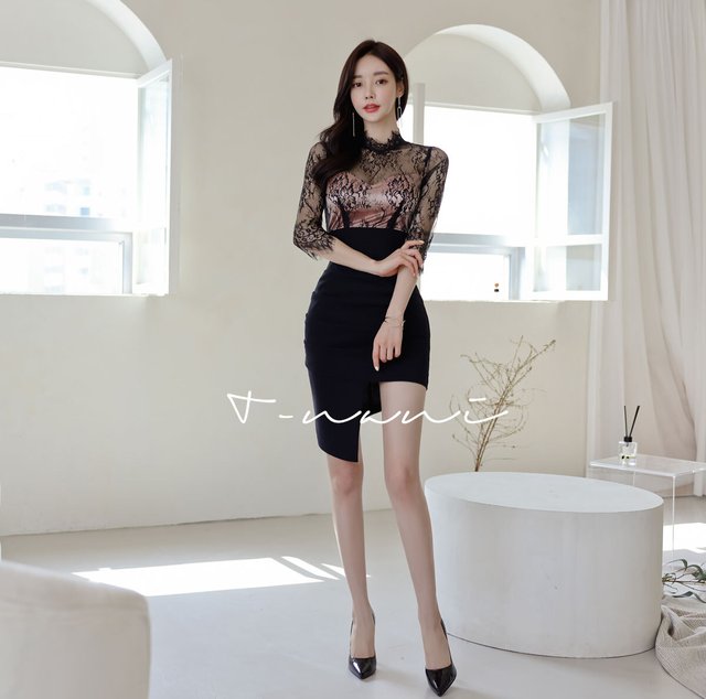 女装|时尚女装搭配欣赏:女神孙允珠的藤蔓刺绣半袖包臀裙，甜美俏皮