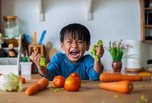 孩子鼻塞鼻炎反复不好，这个小方法最管用？