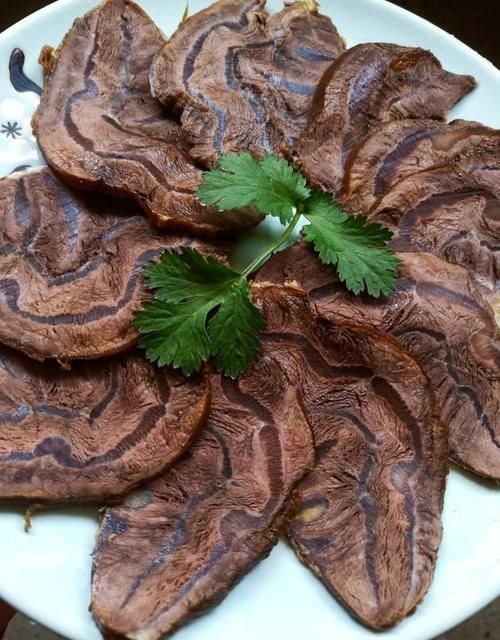 卤牛肉时哪种香料最关键?