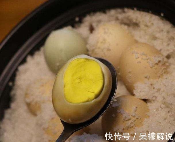 调料|婆婆把1斤鸡蛋3斤盐放入锅中,无水无油无调料,出锅全家抢着吃!