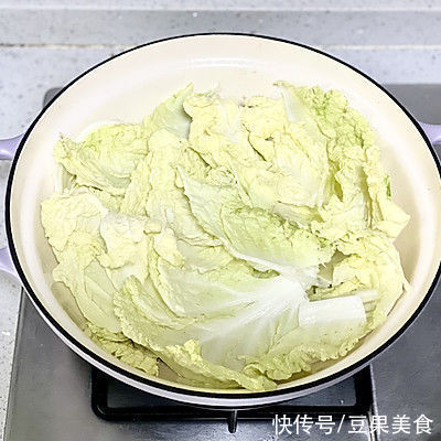 天冷了吃点热乎的，来一锅家常豆腐煲，暖心暖胃又营养