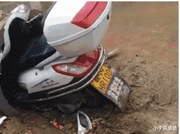 |搞笑GIF段子:找到板凳师傅,估计能把这做成一个开天锤