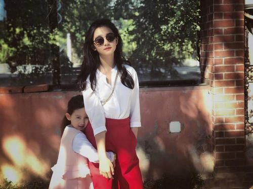 医生|聋哑孕妇进产房时塞给医生一张纸条，上面6个字让医生泪目