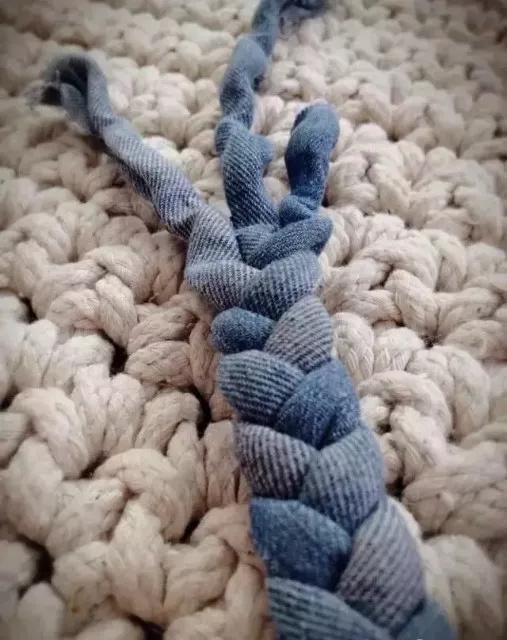 教程|家里的旧牛仔，不用扔，巧利用改造成地毯，美观又实用！附教程