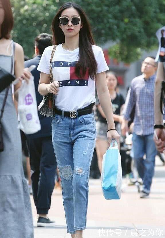 小姐姐 -紧身牛仔裤小姐姐,随便搭配,都能轻松打造出时尚美感