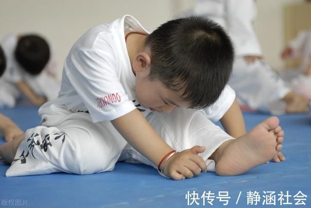 发号施令|孩子的自律都是靠家长“忍”出来的,试试这样做,教育更省心