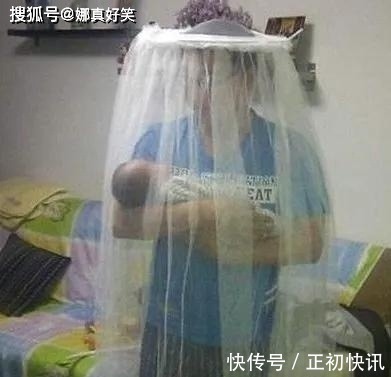 |搞笑GIF:本想美美地拍个视频,没想到凳子不给面儿