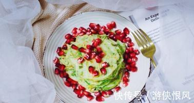 土豆搭配西葫芦，来一份好吃的早餐饼，方便还省事