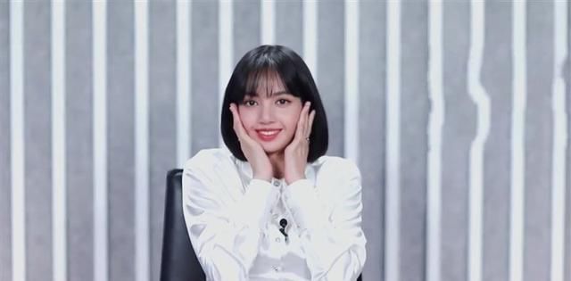 李荣浩 她因《青春有你2》爆红,连LISA都主动加好友,引现场粉丝热议