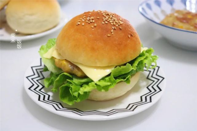 早餐,我给家人做了鸡肉堡,做法简单味道好,一个下肚能量满满