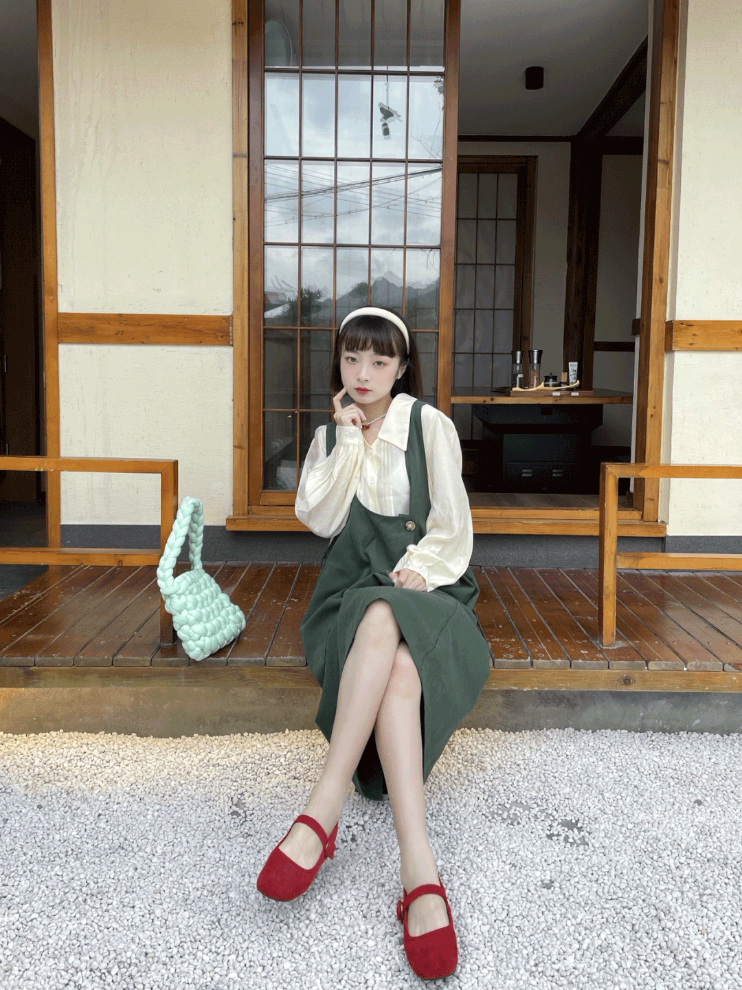 夏梦|忘了高跟鞋吧！小个子穿连衣裙配平底鞋，气质又好看