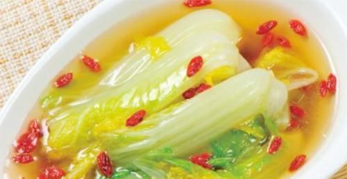枸杞只知道“泡水”喝?夏季枸杞配3物,清热败火降三高,助长寿
