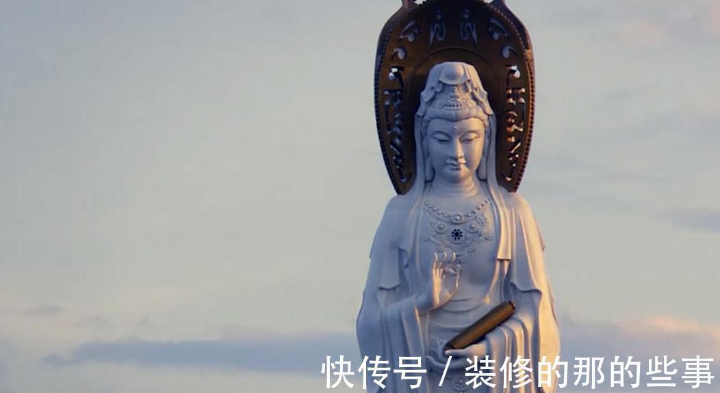 a663#五台山惊现菩萨显灵,轮廓清晰神态威严,天庭真的存在吗