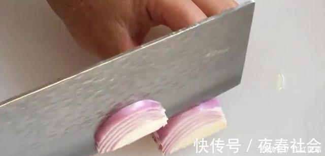 一个土豆和一碗糯米粉，只要十分钟，简单的早餐