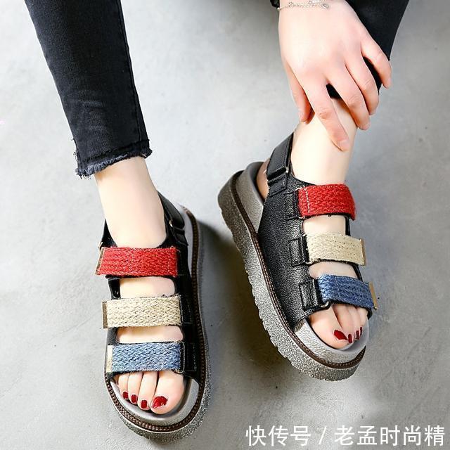 最适合与闺蜜小聚约会的6款简约百搭凉鞋