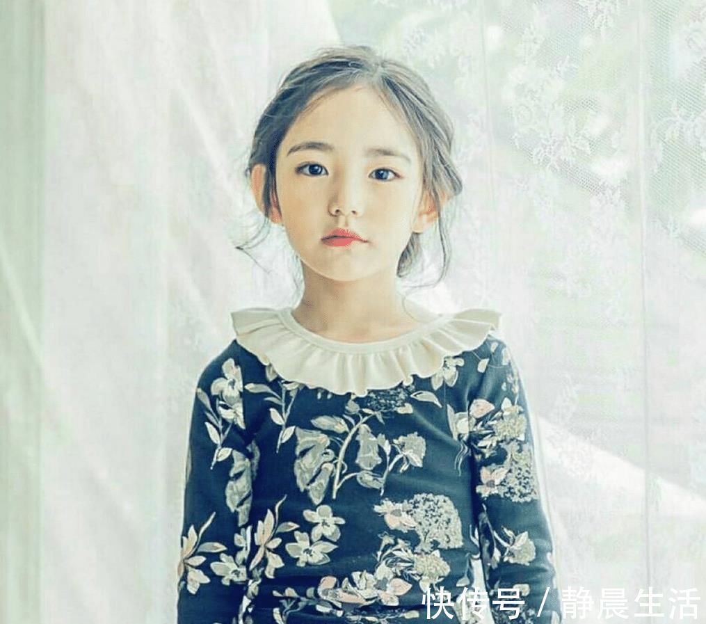 垃圾食品|韩国童模6岁开始化妆,12岁骨骼停止发育,妈妈的无知毁了孩子