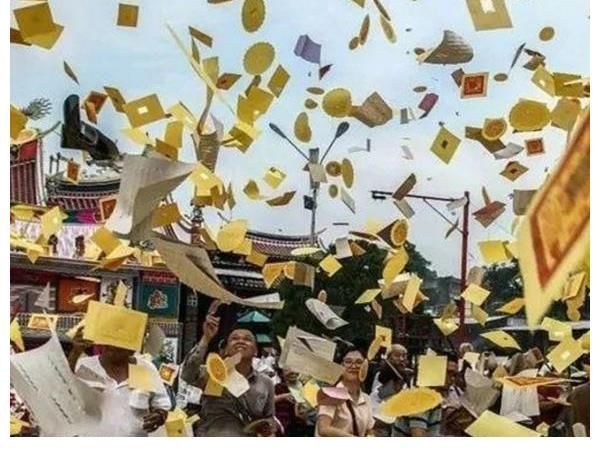 纸钱&人死后为何要烧纸?流传上千年的文化,真的只是迷信吗?