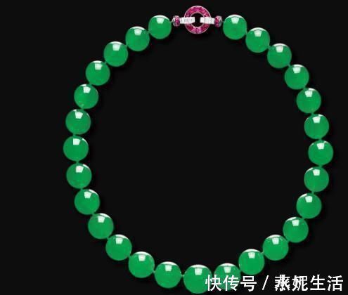 绿翡翠 复古风再次刮起来,翡翠首饰造型富有立体感,代表国风首饰的特色