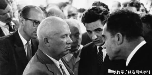 醉酒|醉酒赫鲁晓夫在英国演讲,破口大骂英国人,为何台下却掌声一片?