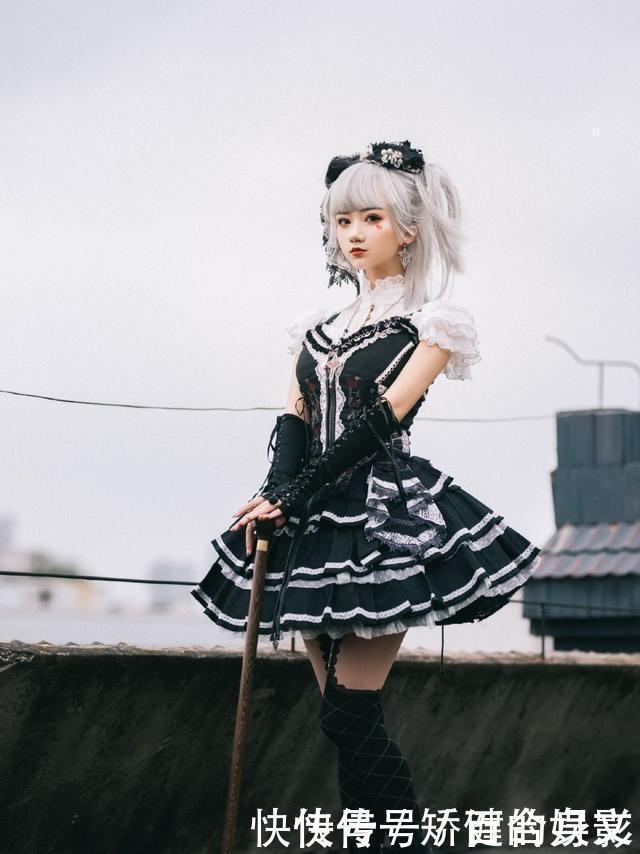 放弃你的黑长直吧,现在流行“公主切+双马尾”,甜美感十足