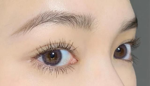 双眼|不会画“眼妆”的女生,只要掌握这4个技巧,放大双眼还好看!