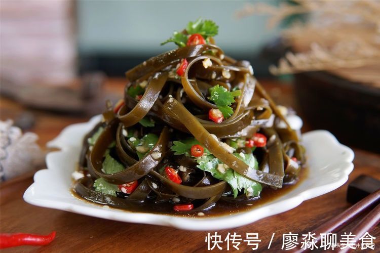 蒜汁|清爽开胃的凉拌海带丝做法，好吃到停不下来，多一步味道就香了