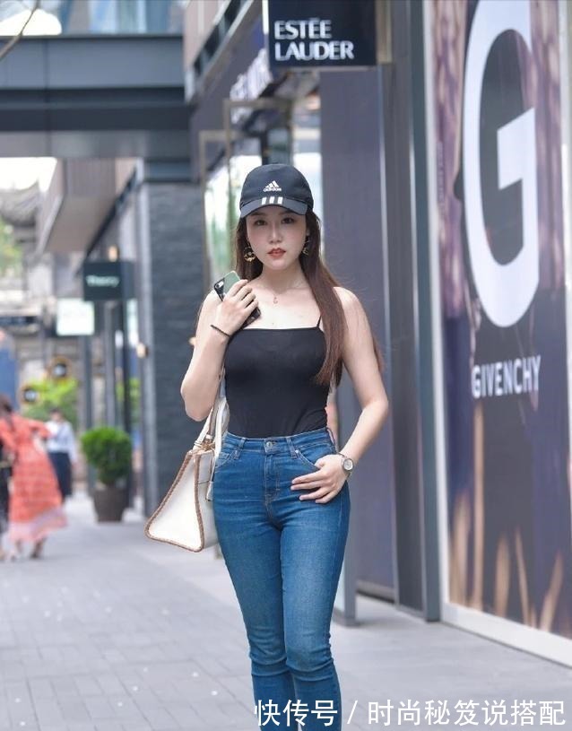 格子裙|简单版的瑜伽裤穿起来很自然的风格，带来高瘦的视觉感！