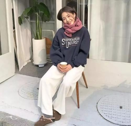 奶奶裤+毛衣+卫衣的穿衣搭配=春季搭配王炸组合！
