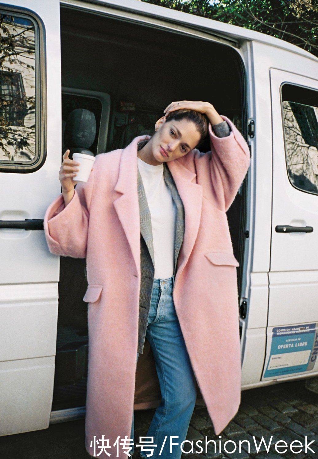 时髦人的秋冬，没点吸睛色彩怎么行