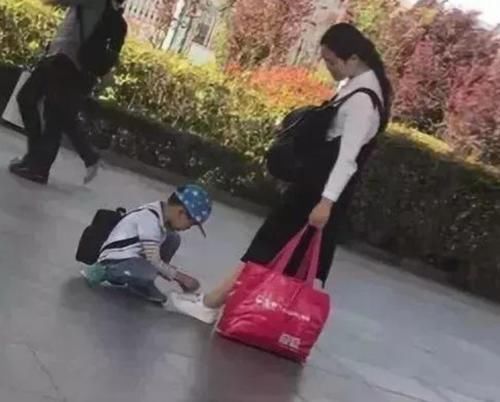 男婴|一岁男婴肚子被“抠”出血,邻居的悄悄话,让宝妈泪流满面