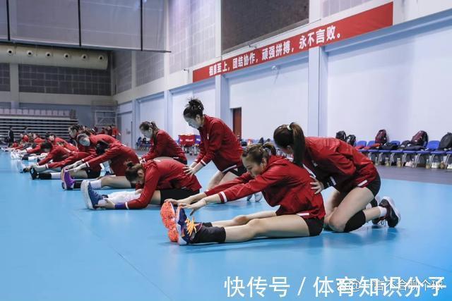 袁心玥|最新集训现场曝光!蔡斌率女排67人进集训营,教练组27人!附图