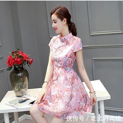 印花为衣服增添更多乐趣,鲜艳的色彩让你充满活力哦