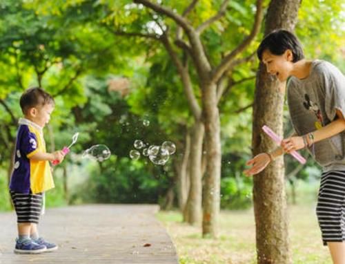 培养|宝宝进入“认生期”，需及时引导，容易培养出聪明宝宝