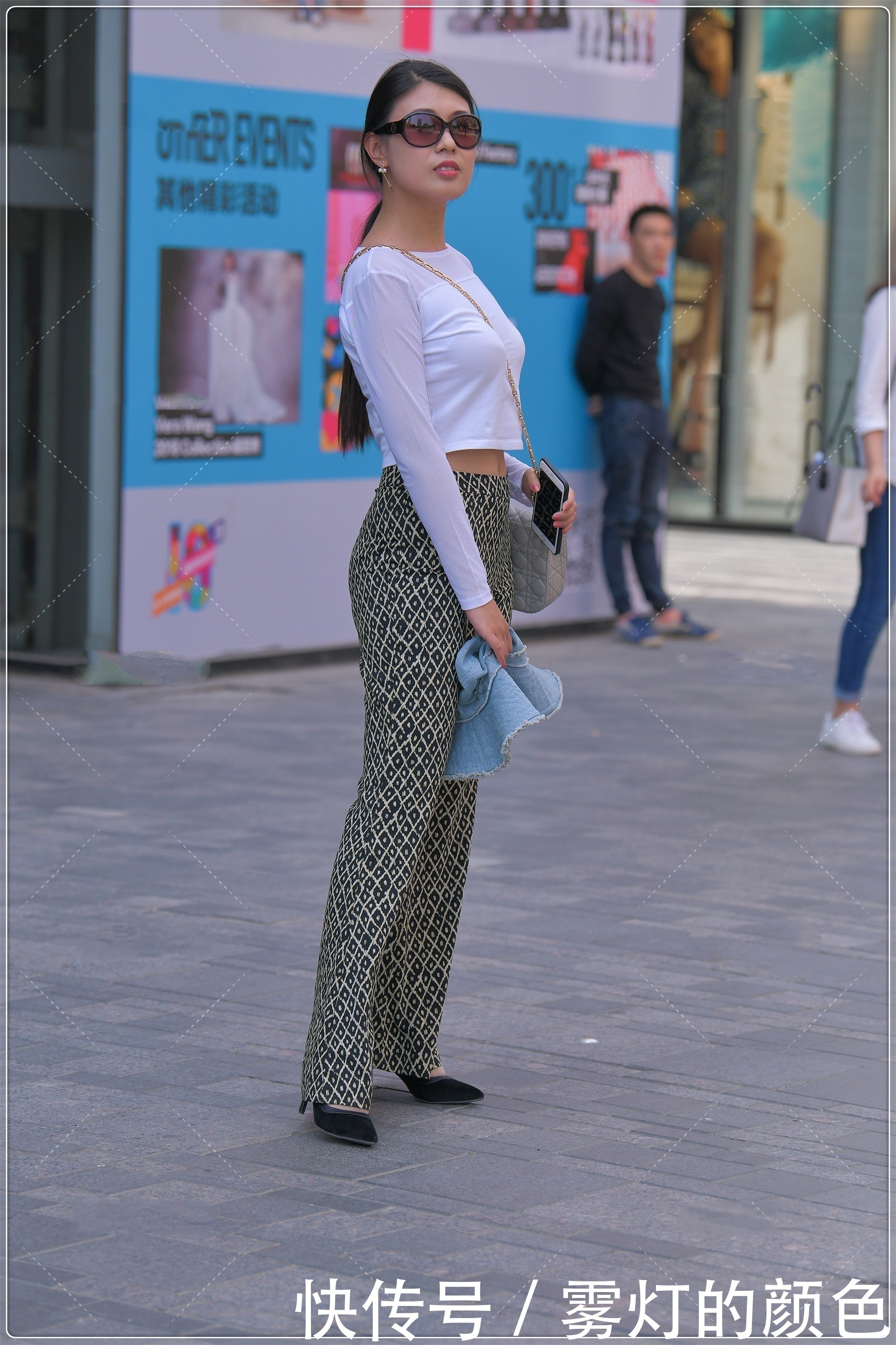 修身|白色修身上衣搭配网格阔腿裤,一松一驰,彰显独特魅力