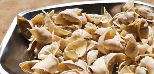 农村这野草长到家门口,农户把它当茶叶泡,城里认识的很少