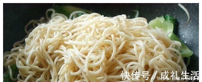 大厨教你在家做炒面，实在太香了，看着都好吃，先收藏了！