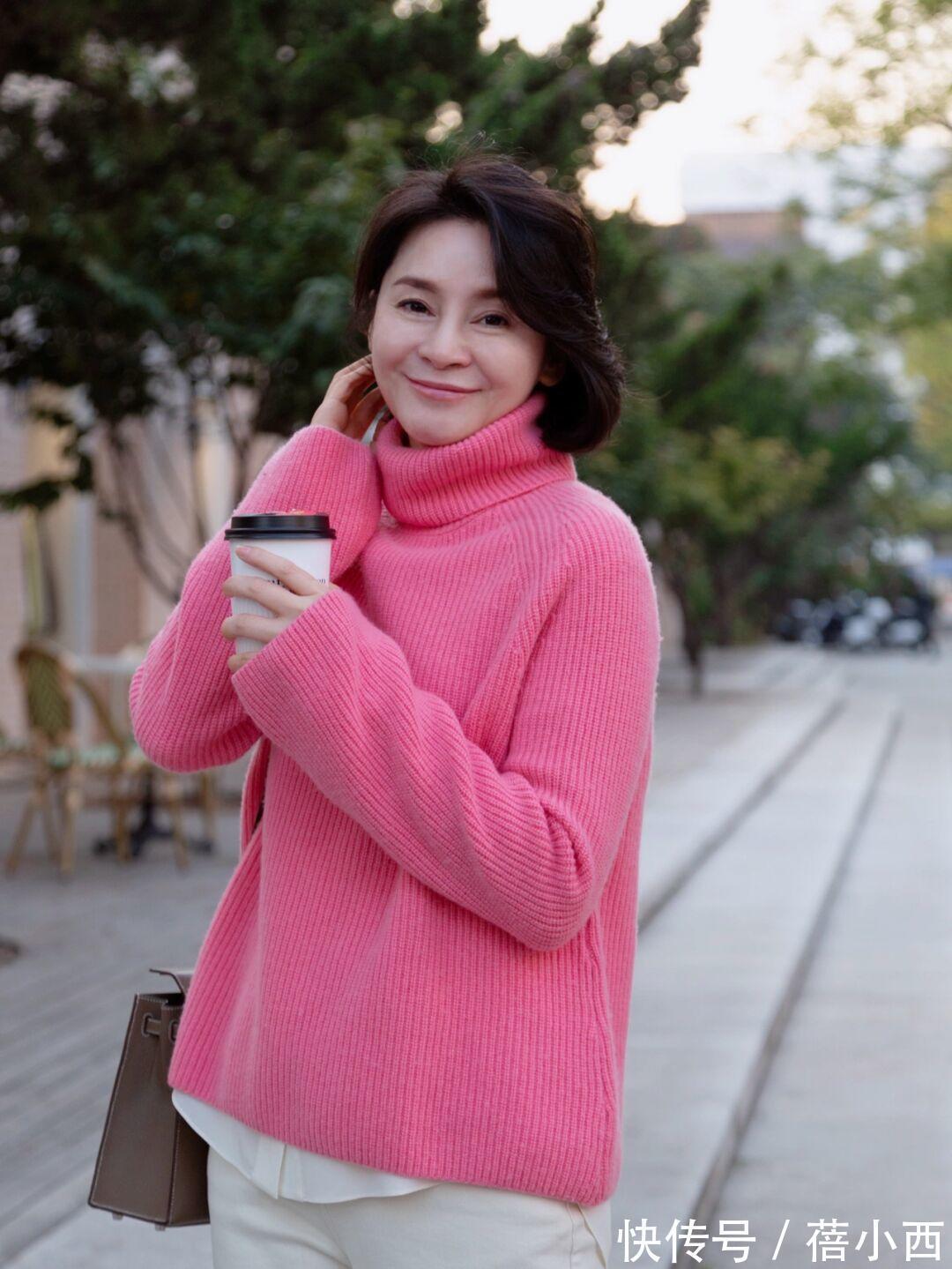 包臀裙|奔四奔五的女性建议多穿毛衣,不用贵但要会搭配,优雅感信手拈来