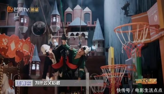 密逃3 《密逃3》邓伦杨幂蹲地走,王嘉尔大张伟抱成团,这期有多吓人?