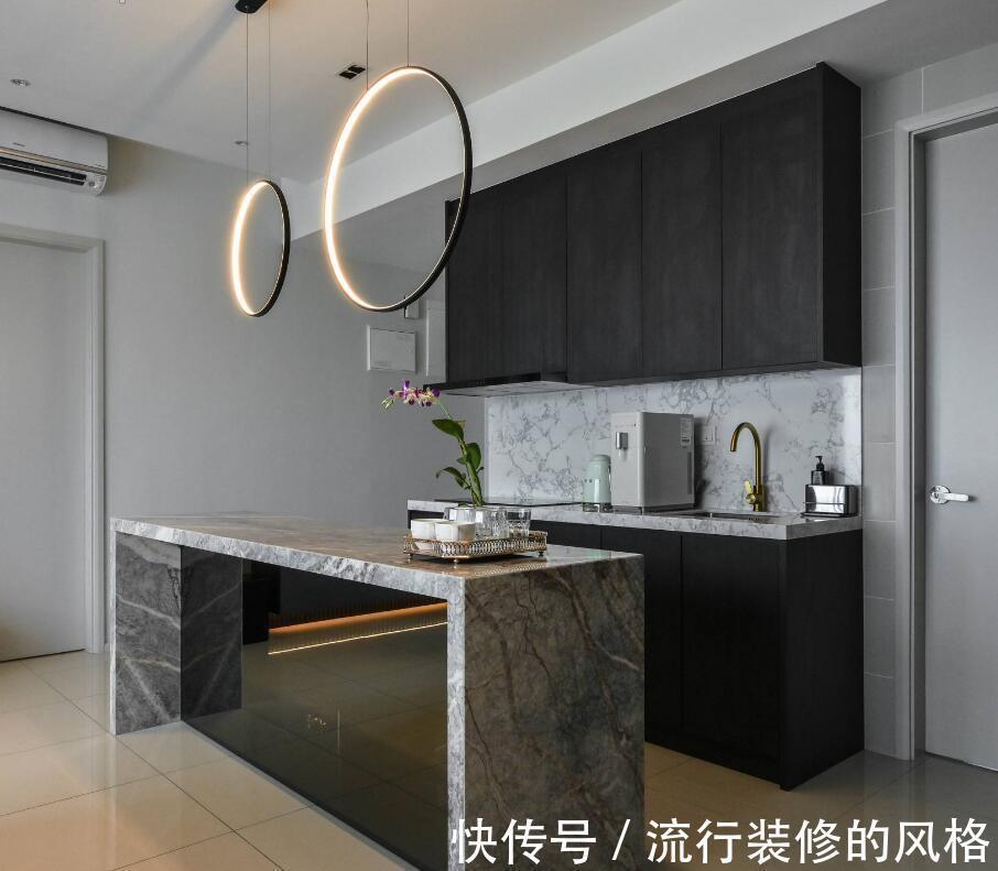 床尾|111㎡用黑白灰装出大宅范,岩板和灯带的碰撞,不小心溢出高级感