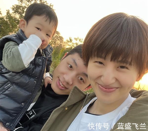 姚彦|许昕抱儿子出镜,妻子秀出搞怪表情,结婚5年家庭事业双丰收!
