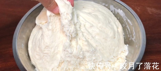 蒸馒头发面有人用白糖,有人用鸡蛋,却不知用它发面,馒头更蓬松!