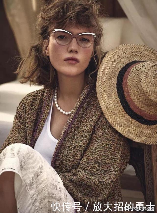 太太|法国女人只需10件衣来看看巴黎的优雅太太,秋冬衣橱里都有什么