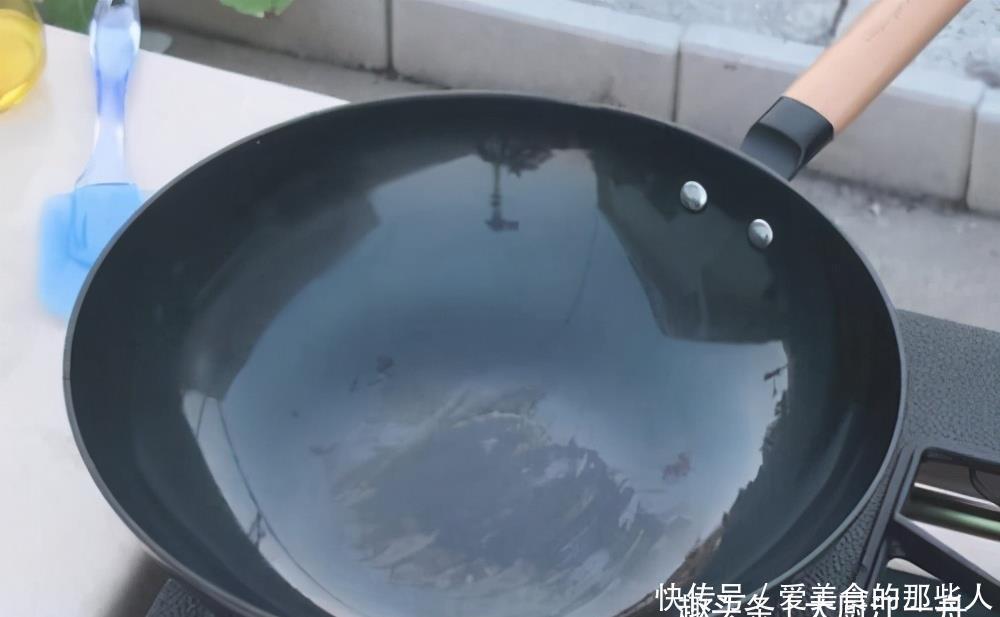 新铁锅千万别直接用火烧,教你正确开锅方法,铁锅不粘也不生锈