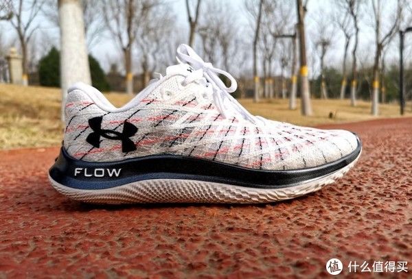跑鞋测评 篇三：打破传统，全速前进--UA Flow Velociti Wind初体验