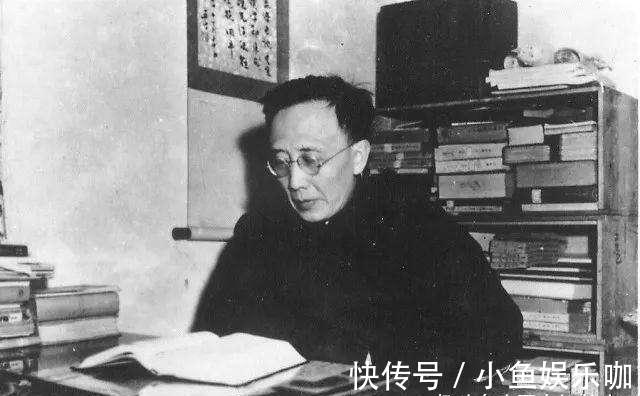 素书$郭沫若4字骂鲁迅,鲁迅加了1字回击,世人笑称:这便是郭沫若