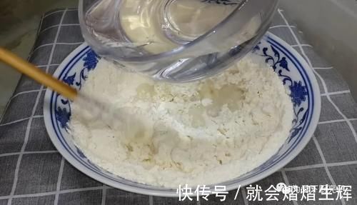 生煎馒头|蒸发面馒头,加入3克酵母,馒头掌握以上做法,吃着劲道又松软