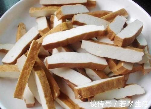 此菜被称为“清肠高手”，每天吃一盘，润肠排臭便，腰围变细2圈