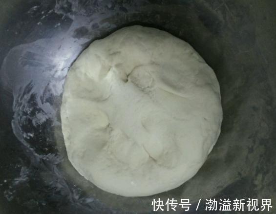 一日三餐|酵母发面速度太慢教你这样做,30分钟发满盆,馒头比面包还松软