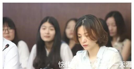 央视|央视主持人大合唱董卿与欧阳夏丹去哪里了