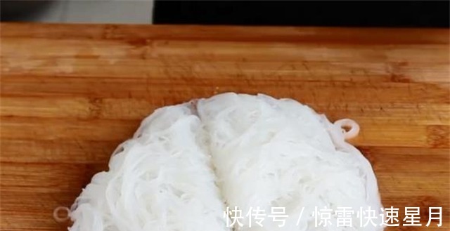 菠菜别再炒着吃了,端上桌味道鲜美,色泽碧绿,营养又解馋!